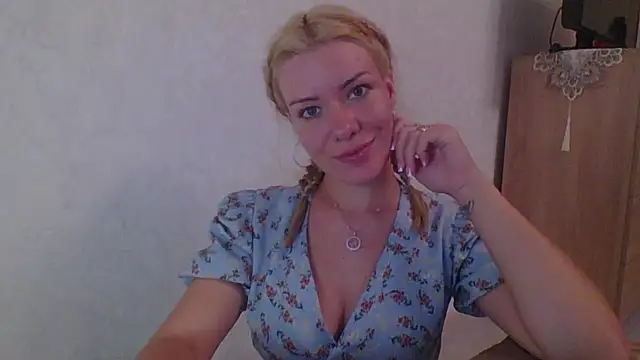 Softy Aura  online show from August 6, 7:49 pm