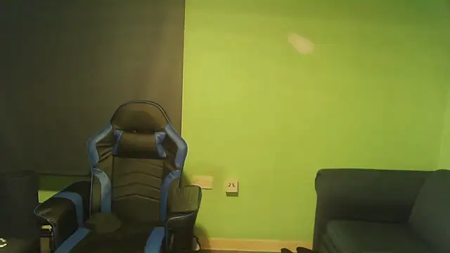 Snapshot of sexyass72 chatting on February 22, 3:40 am sexyass72 online show from February 22, 3:40 am