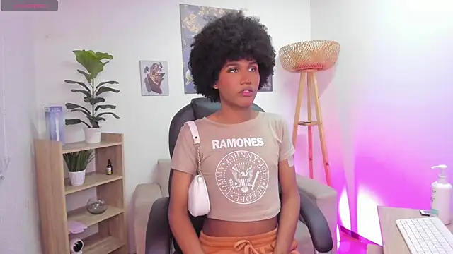 NaomiSaenz  online show from June 18, 9:09 am