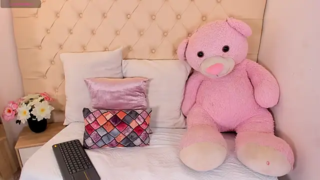 chloe rhoades online show from June 6, 4:39 am