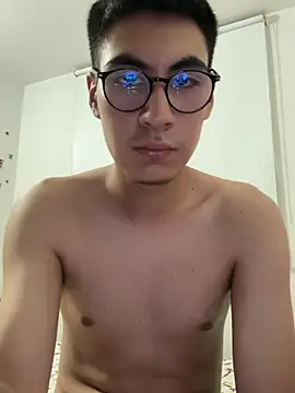 Snapshot of Aaron0305 chatting on July 6, 4:42 am Aaron0305 online show from July 6, 4:42 am