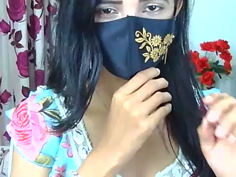 Alina Nur online show from May 17, 3:30 pm