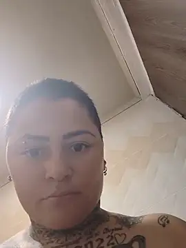 romina23 online show from May 23, 2:10 pm