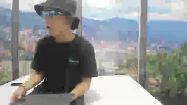 Snapshot of AxelAndCloe chatting on June 20, 8:22 pm AxelAndCloe online show from June 20, 8:22 pm