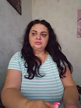-CUTE-EVVIL- online show from June 12, 7:02 pm