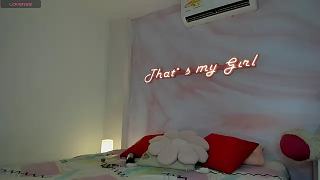 Iam Caami  online show from July 16, 6:58 pm