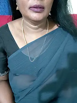 Snapshot of Sunitha-tamilponu chatting on June 13, 3:43 pm Sunitha-tamilponu online show from June 13, 3:43 pm