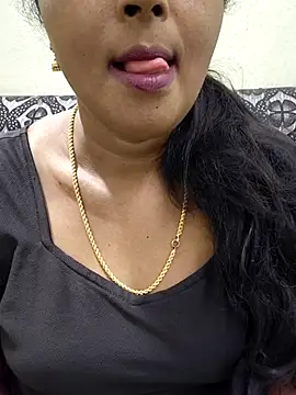 Snapshot of Sunitha-tamilponu chatting on July 20, 5:15 pm Sunitha-tamilponu online show from July 20, 5:15 pm