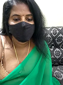 Snapshot of Sunitha-tamilponu chatting on July 24, 3:54 pm Sunitha-tamilponu online show from July 24, 3:54 pm