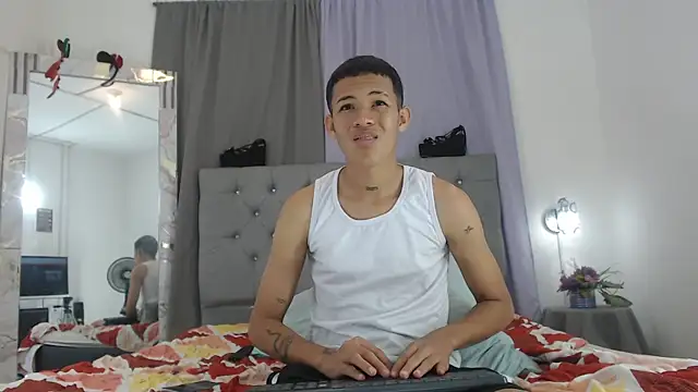 PhillipCox online show from June 11, 5:05 am
