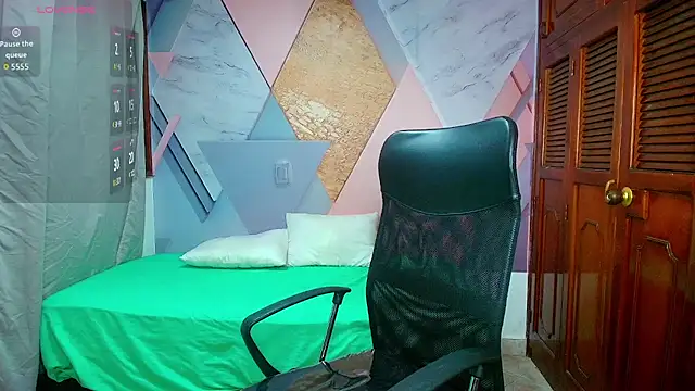 raylin escobar online show from July 8, 8:46 pm