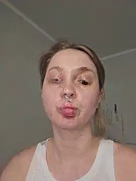 ooopsitscandy online show from May 13, 3:42 pm