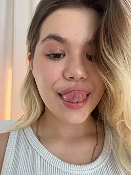 Snapshot of Liiimeee chatting on July 9, 1:15 pm Liiimeee online show from July 9, 1:15 pm