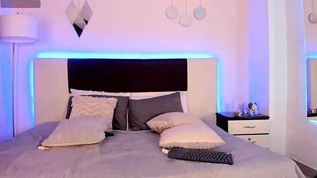 Sky Loren online show from July 27, 3:35 am