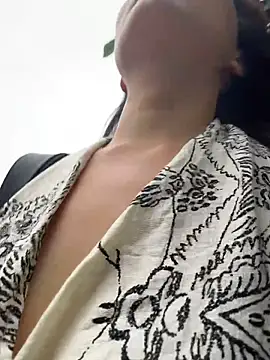 xiaochengzi505 online show from June 16, 8:50 am