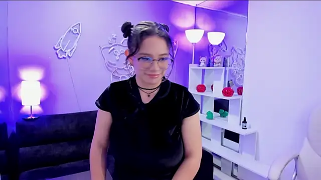 MaraMartinez  online show from May 23, 7:40 pm