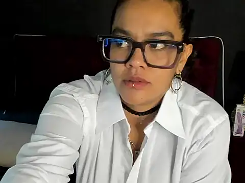 ZiaNoir  online show from May 30, 8:39 pm