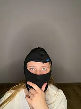 SweetyLucy555 online show from June 12, 11:35 pm