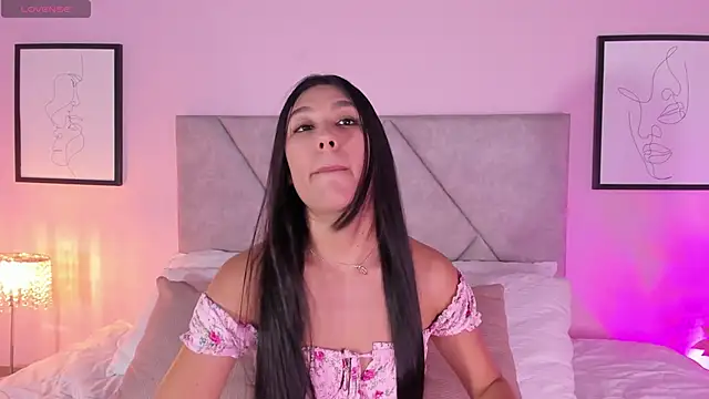 Emiilyh  online show from June 15, 10:12 pm