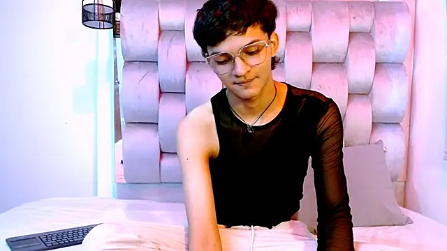 Snapshot of SahirCharm chatting on June 20, 5:27 pm SahirCharm online show from June 20, 5:27 pm