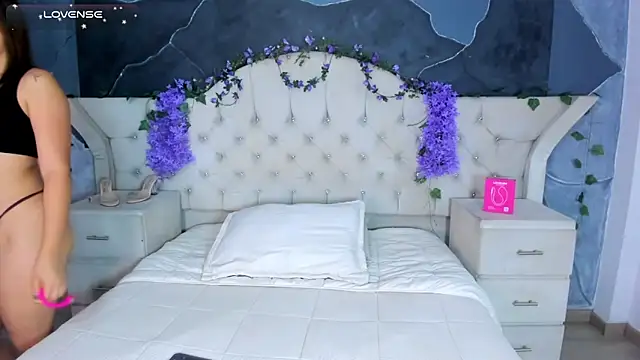 HayleyRoss  online show from May 22, 2:01 pm
