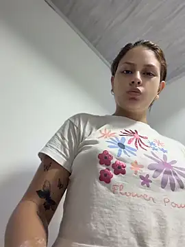 HayleyRoss  online show from June 20, 10:23 pm