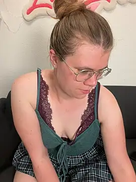 Lina-Love online show from June 19, 8:40 am