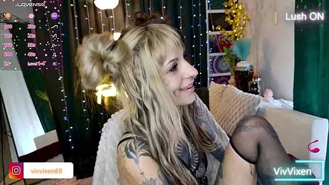 Snapshot of VivVixen chatting on June 1, 2:08 pm VivVixen online show from June 1, 2:08 pm