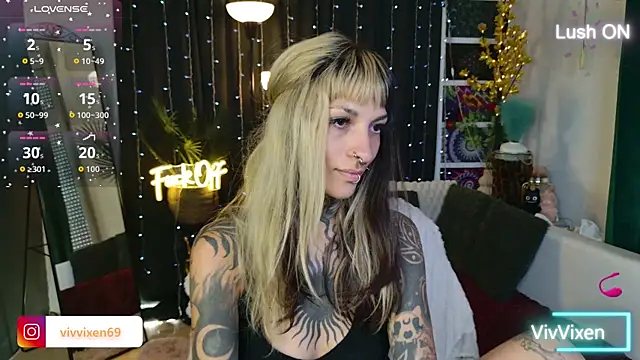 Snapshot of VivVixen chatting on July 15, 4:12 pm VivVixen online show from July 15, 4:12 pm
