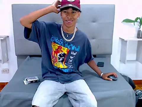 Maylo 0 online show from April 30, 2:01 pm