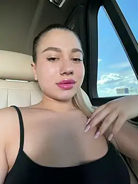 SweetSteffy online show from May 6, 1:49 pm
