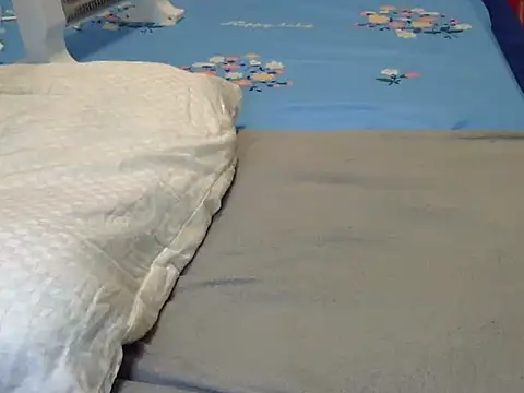 Snapshot of Marie_anne2 chatting on May 20, 11:00 pm Marie anne2 online show from May 20, 11:00 pm