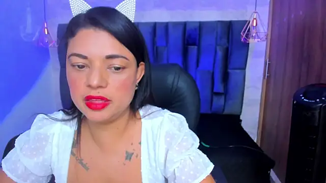 ChloeSmith9 online show from May 19, 8:04 pm