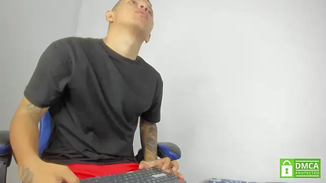 Steven SkinnyBoy online show from April 30, 3:02 am