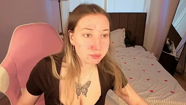 Lilyy Lark online show from May 13, 1:25 am