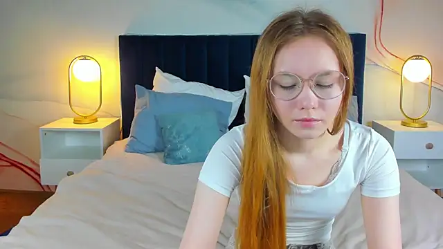 FloraLarsson online show from June 4, 3:12 am