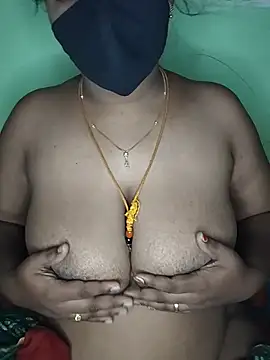 Snapshot of tamil_butterfly chatting on June 18, 3:18 am tamil butterfly online show from June 18, 3:18 am