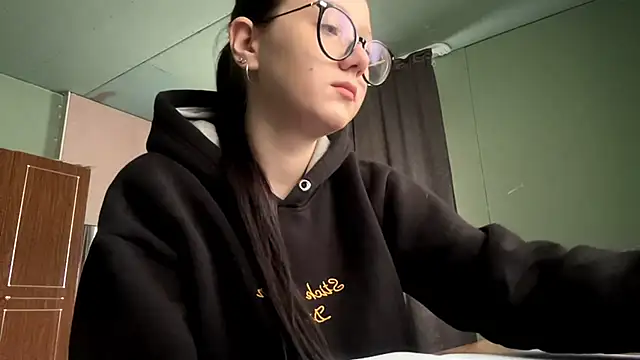 AdelleBaggenstoss online show from May 1, 9:36 am