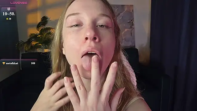 Snapshot of Eve_Sin chatting on June 26, 3:11 am Eve Sin online show from June 26, 3:11 am