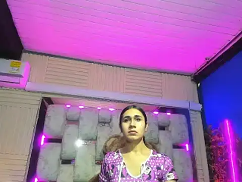 Snapshot of MahiaraHot chatting on June 19, 2:10 pm MahiaraHot online show from June 19, 2:10 pm