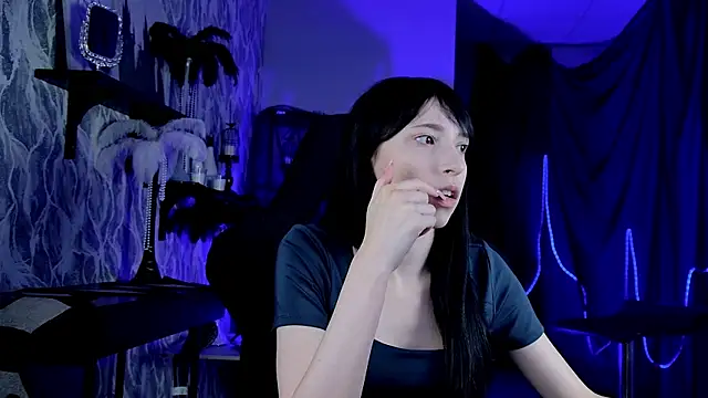 SeraphineSparda online show from July 6, 11:40 am