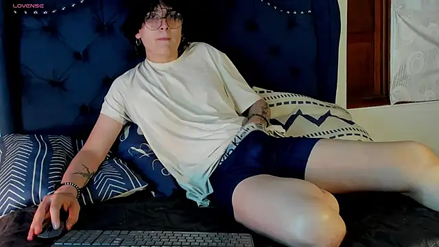 Stolas  online show from May 9, 1:44 am