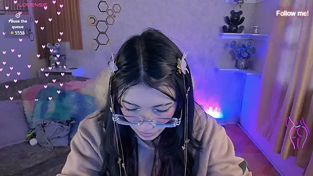 mia smoke  online show from June 2, 12:07 pm