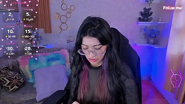 mia smoke  online show from June 9, 4:40 pm