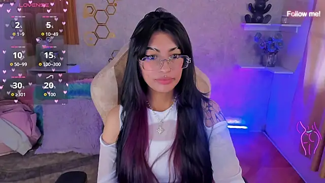 mia smoke  online show from June 12, 4:50 pm