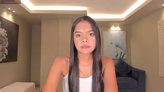 SaphiraJames online show from May 26, 2:40 am