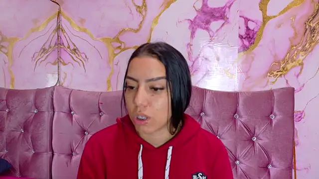 EMILYALEJANDRA online show from July 9, 1:37 pm