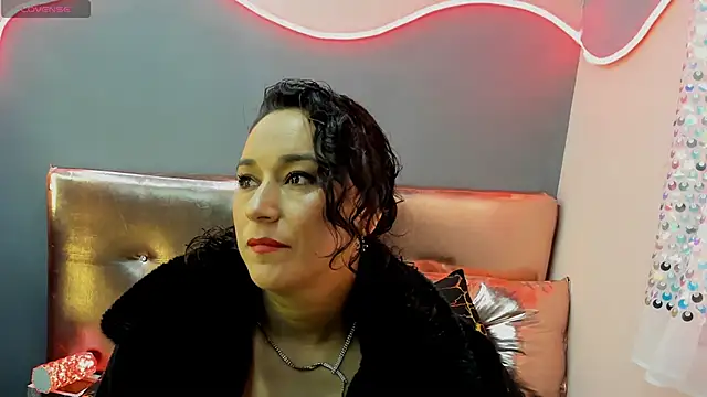 Elizabeth bennett online show from May 14, 1:18 pm