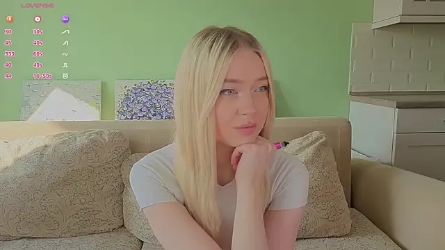 Snapshot of Chanelbayerr chatting on May 8, 3:12 am Chanelbayerr online show from May 8, 3:12 am