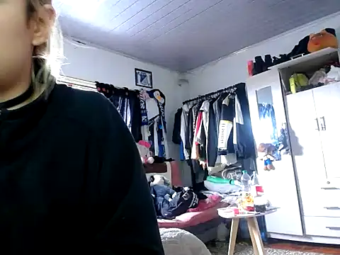 bunnyfoxxd online show from June 13, 8:18 pm